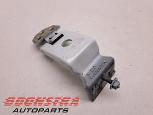 Used Tailgate hinge Renault Master IV (MA/MB/MC/MD/MH/MF/MG/MH) 2.3 dCi 135 16V FWD Price € 36,24 Inclusive VAT offered by Boonstra Autoparts