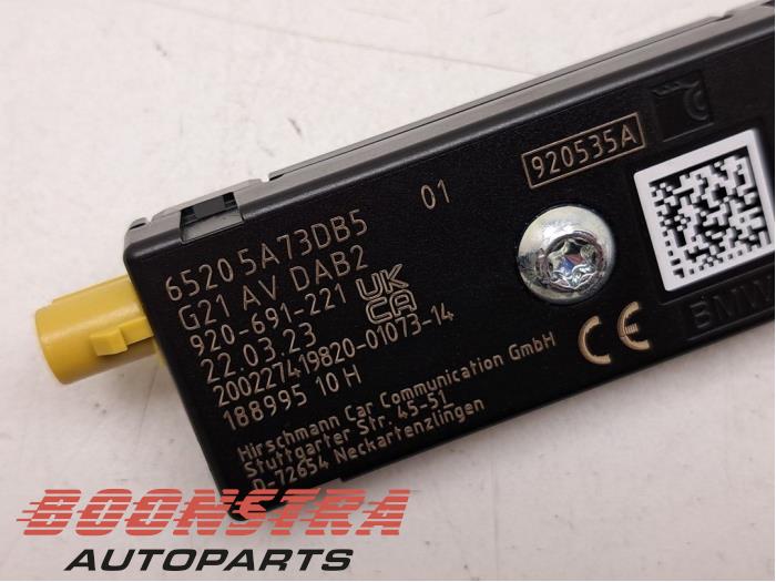 Antenna Amplifier from a BMW 3 serie Touring (G21) 318i 2.0 TwinPower Turbo 16V 2023