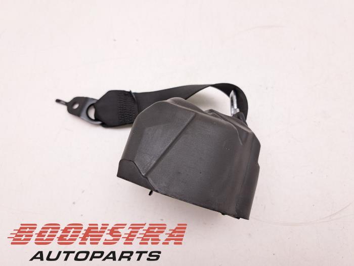 Rear seatbelt, right from a BMW 3 serie Touring (G21) 318i 2.0 TwinPower Turbo 16V 2023