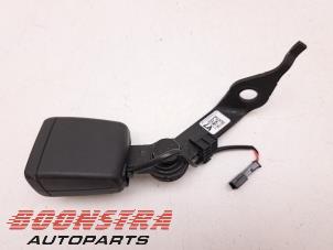 Used Rear seatbelt buckle, left BMW 3 serie Touring (G21) 318i 2.0 TwinPower Turbo 16V Price € 24,95 Margin scheme offered by Boonstra Autoparts