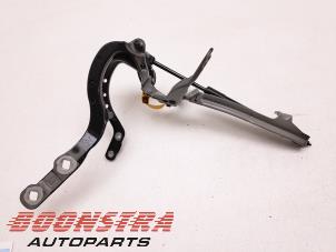Used Tailgate hinge BMW 3 serie Touring (G21) 318i 2.0 TwinPower Turbo 16V Price € 49,95 Margin scheme offered by Boonstra Autoparts