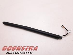 Used Rear gas strut, left BMW 3 serie Touring (G21) 318i 2.0 TwinPower Turbo 16V Price € 88,95 Margin scheme offered by Boonstra Autoparts