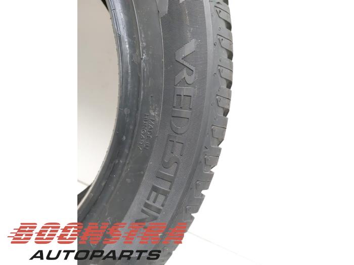 Tyre from a Renault Clio IV Estate/Grandtour (7R) 0.9 Energy TCE 12V 2013