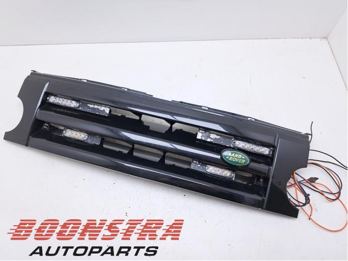 Używane Grill Landrover Discovery III (LAA/TAA) 2.7 TD V6 Cena € 72,54 Z VAT oferowane przez Boonstra Autoparts