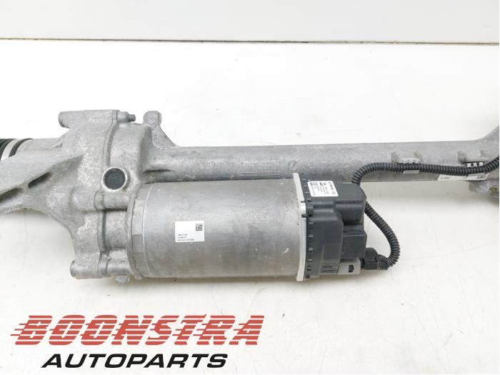 Steering box from a BMW 5 serie Touring (G31) 530e xDrive 2.0 Turbo 16V 2021