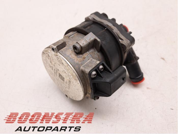 Begagnade Extra vattenpump Volvo XC40 (XZ) 1.5 T5 Plug-in Hybrid 16V Pris € 59,95 Marginaltabell erbjuds av Boonstra Autoparts
