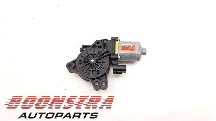 Usados Motor de ventanilla de puerta Hyundai i30 Wagon (GDHF5) 1.6 GDI Blue 16V Precio € 24,95 Norma de margen ofrecido por Boonstra Autoparts