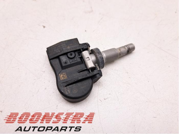 Begagnade Däcktryckssensor Landrover Range Rover Velar (LY) 2.0 16V P250 AWD Pris € 30,00 Marginaltabell erbjuds av Boonstra Autoparts