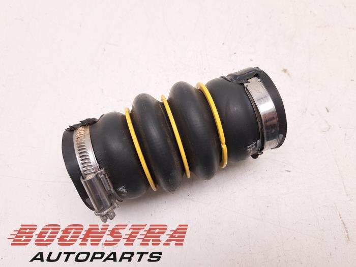 Gebrauchte Intercooler Schlauch Citroen C4 Cactus (0B/0P) 1.2 PureTech 110 12V Preis € 24,95 Margenregelung angeboten von Boonstra Autoparts