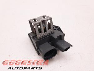 Used Cooling fan resistor Citroen C4 Cactus (0B/0P) 1.2 PureTech 110 12V Price € 39,95 Margin scheme offered by Boonstra Autoparts