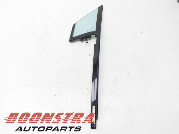 Usados Ventanilla triangular izquierda delante BMW iX (I20) xDrive40 77 kWh Precio € 99,95 Norma de margen ofrecido por Boonstra Autoparts
