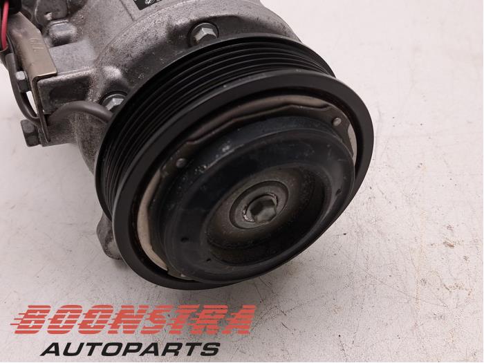 Air conditioning pump from a BMW 4 serie (G22) 420i 2.0 TwinPower Turbo 16V 2021