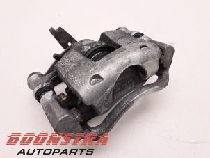 Used Rear brake calliper, left Renault Master IV (EV/HV/UV/VA/VB/VD/VF/VG/VJ) 2.3 dCi 165 16V RWD Price € 85,85 Inclusive VAT offered by Boonstra Autoparts