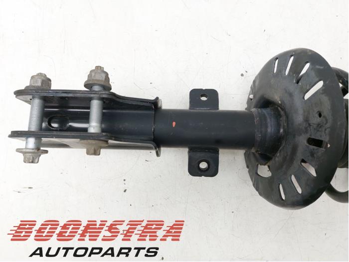 Front shock absorber rod, right from a Peugeot 5008 II (M4/MC/MJ/MR) 1.2 12V e-THP PureTech 130 2020