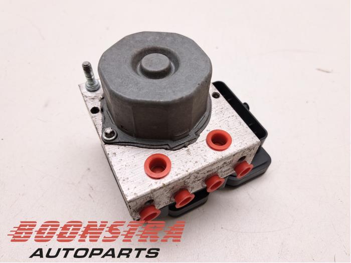 Usagé Bloc ABS Peugeot 108 1.0 12V Prix € 24,95 Règlement à la marge proposé par Boonstra Autoparts