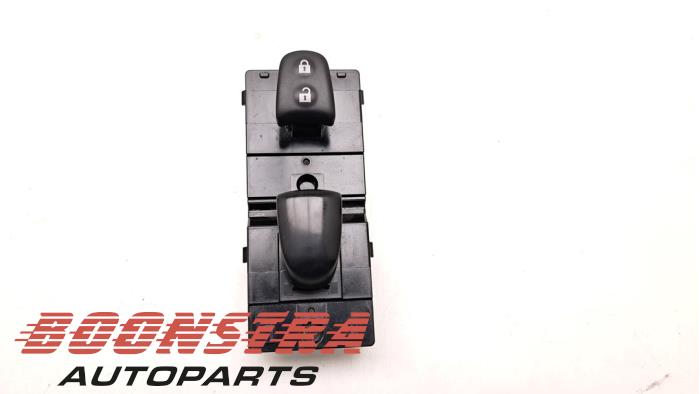 Usados Interruptor de ventanilla eléctrica Nissan Qashqai (J11) 1.5 dCi DPF Precio € 24,95 Norma de margen ofrecido por Boonstra Autoparts