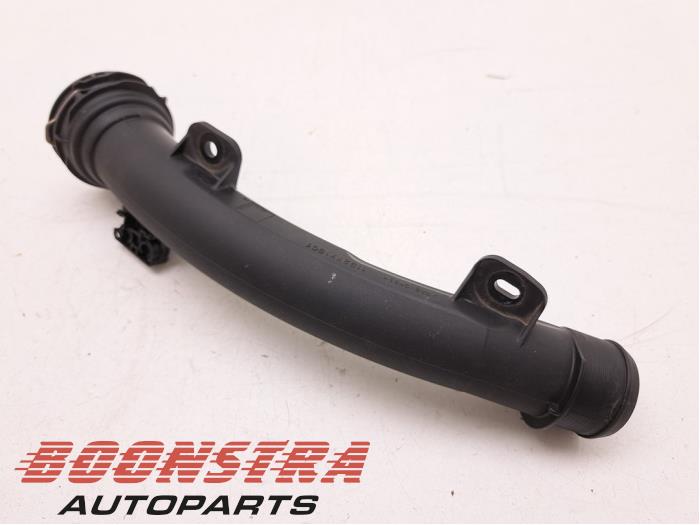 Usagé Tube intercooler Peugeot 2008 (CU) 1.2 12V e-THP PureTech 110 Prix € 24,95 Règlement à la marge proposé par Boonstra Autoparts