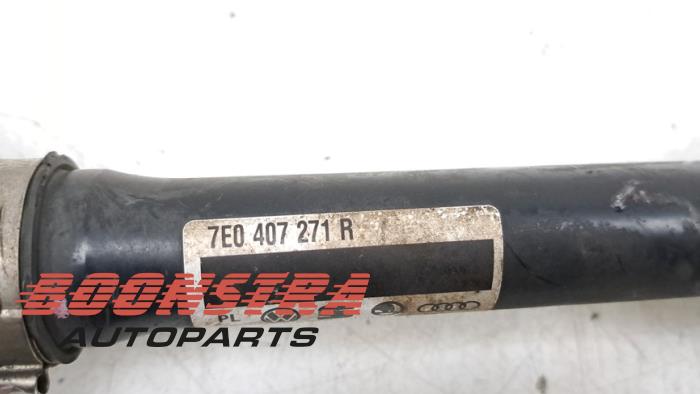 Front drive shaft, left from a Volkswagen Transporter T5 2.0 TDI DRF 2014