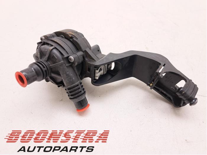 Begagnade Extra vattenpump BMW 5 serie Touring (G31) 530e xDrive 2.0 Turbo 16V Pris € 77,95 Marginaltabell erbjuds av Boonstra Autoparts