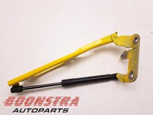 Used Bonnet gas strut, left Porsche 718 Boxster (982) 2.5 GTS Turbo Price € 24,95 Margin scheme offered by Boonstra Autoparts