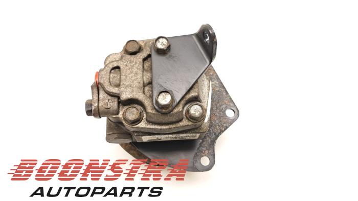 Usagé Pompe de direction Landrover Discovery III (LAA/TAA) 2.7 TD V6 Prix € 50,76 Prix TTC proposé par Boonstra Autoparts