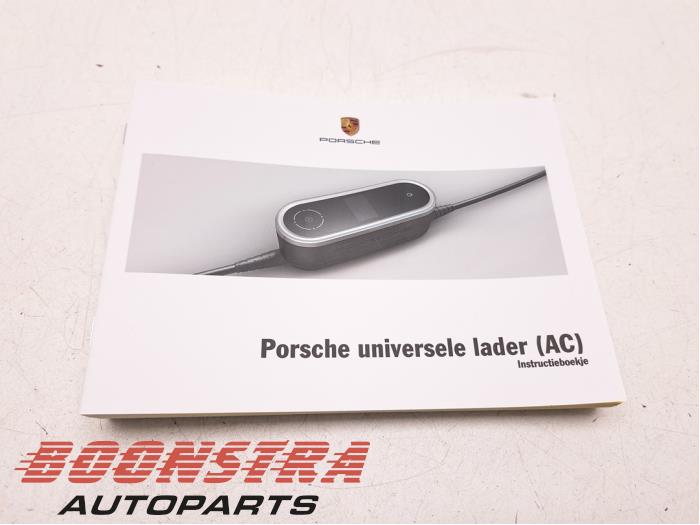 Używane Instrukcja Porsche Cayenne III (9YA) 4.0 V8 Turbo S 32V E-Hybrid Cena € 24,95 Procedura marży oferowane przez Boonstra Autoparts