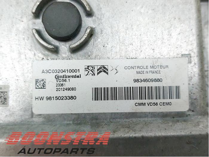Ordenador de gestión de motor de un Opel Corsa F (UB/UH/UP) 1.2 Turbo 12V 100 2020