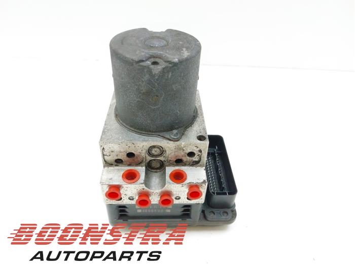 Begagnade ABS-pump Mercedes E Combi (S211) 3.0 E-320 CDI 4-Matic V6 24V Pris € 174,95 Marginaltabell erbjuds av Boonstra Autoparts