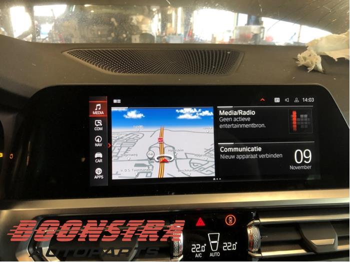 Navigation display from a BMW 3 serie (G20) 318i 2.0 TwinPower Turbo 16V 2022