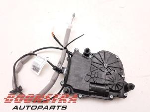 Used Motor for power tailgate closer BMW 3 serie (G20) 318i 2.0 TwinPower Turbo 16V Price € 39,95 Margin scheme offered by Boonstra Autoparts