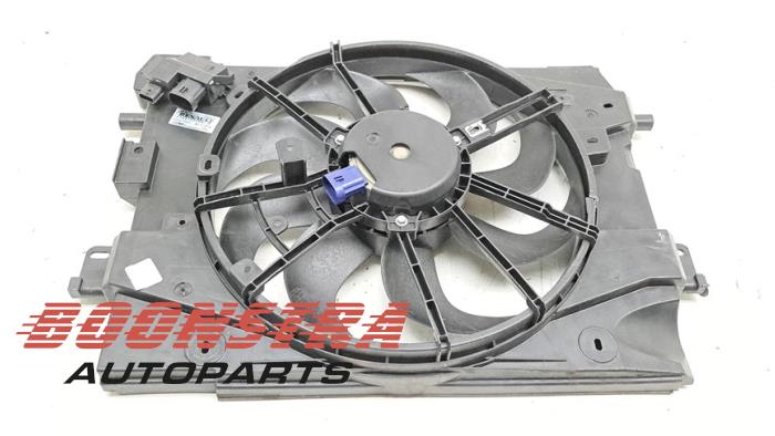 Używane Wentylator Renault Clio IV (5R) 1.2 TCE 16V GT EDC Cena € 29,95 Procedura marży oferowane przez Boonstra Autoparts