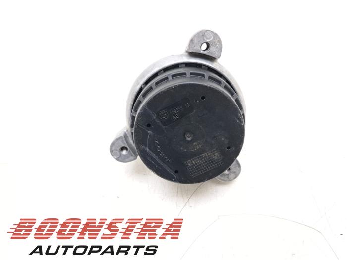 Engine mount from a BMW 5 serie (F10) 528i 16V 2012