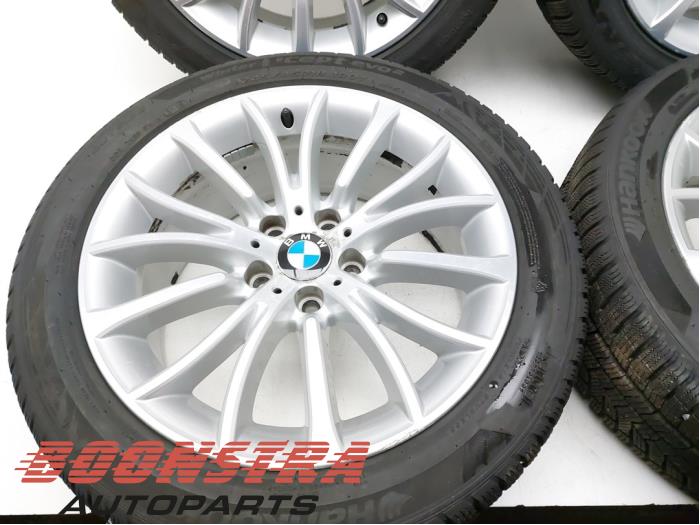 Felgen Set + Winterreifen van een BMW 5 serie (F10) 528i 16V 2012