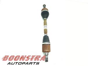 Used Front drive shaft, left Renault Captur (2R) 1.2 TCE 16V EDC Price € 39,95 Margin scheme offered by Boonstra Autoparts