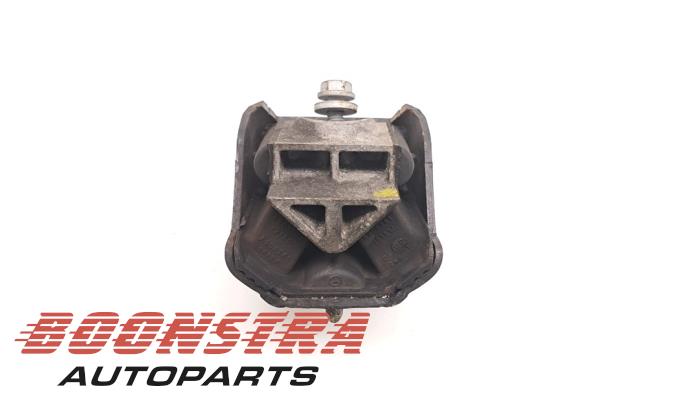 Engine mount from a Volkswagen Crafter 2.0 TDI 16V 2016