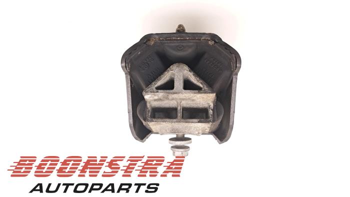 Engine mount from a Volkswagen Crafter 2.0 TDI 16V 2016