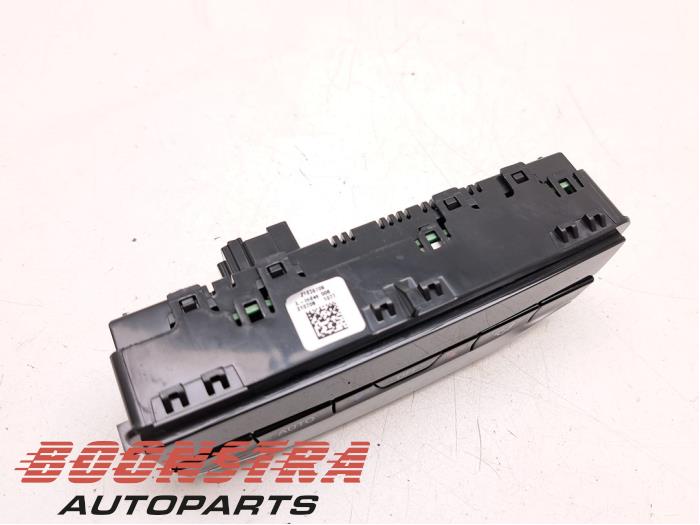 Heater control panel from a BMW 3 serie (G20) 318i 2.0 TwinPower Turbo 16V 2022