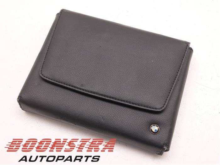 Używane Instrukcja BMW 3 serie (E90) 330Xd 24V Cena € 24,95 Procedura marży oferowane przez Boonstra Autoparts
