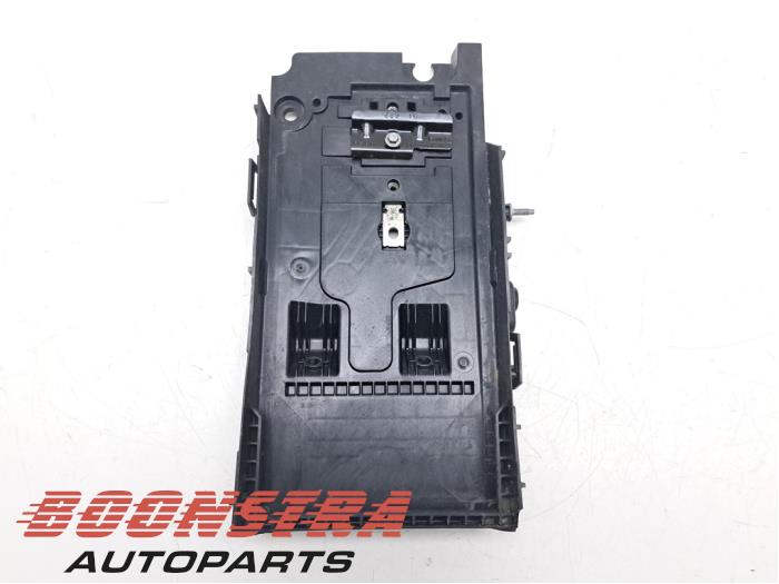 Begagnade Batterilåda Ford S-Max (WPC) 2.0 TDCi 150 16V Pris € 30,19 Inklusive moms erbjuds av Boonstra Autoparts