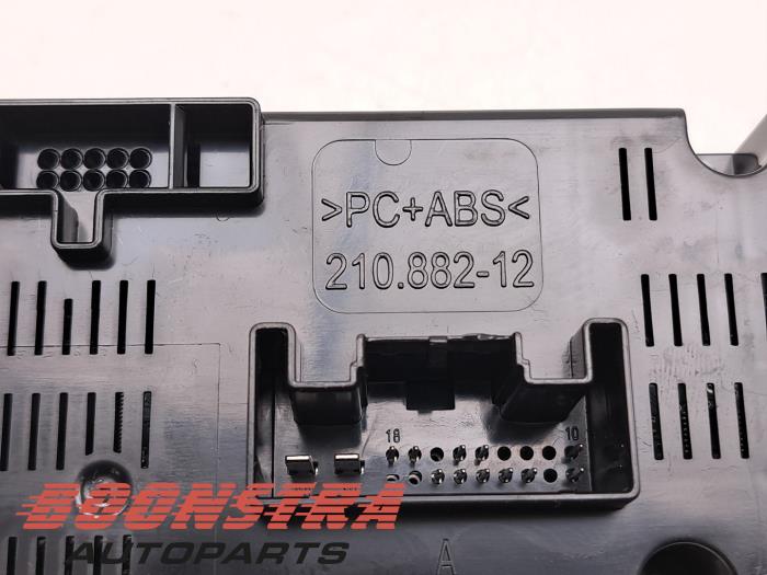 Heater control panel from a Seat Ibiza V (KJB) 1.0 TSI 12V 2022