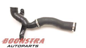Begagnade Laddluftkylarrör Audi Q3 (8UB/8UG) 2.0 16V TFSI 170 Quattro Pris € 124,95 Marginaltabell erbjuds av Boonstra Autoparts