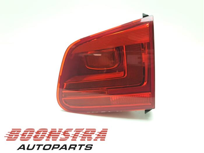 Begagnade Baklykta, höger Volkswagen Tiguan (5N1/2) 1.4 TSI 16V 4Motion Pris € 34,95 Marginaltabell erbjuds av Boonstra Autoparts