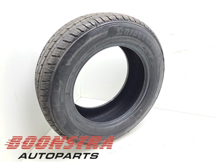 Używane Opona Peugeot Expert (G9) 2.0 HDi 120 Cena € 59,11 Z VAT oferowane przez Boonstra Autoparts