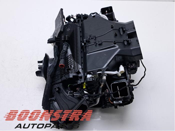 Begagnade Luftfilterhus Porsche Taycan (Y1A) 4S Pris € 499,95 Marginaltabell erbjuds av Boonstra Autoparts