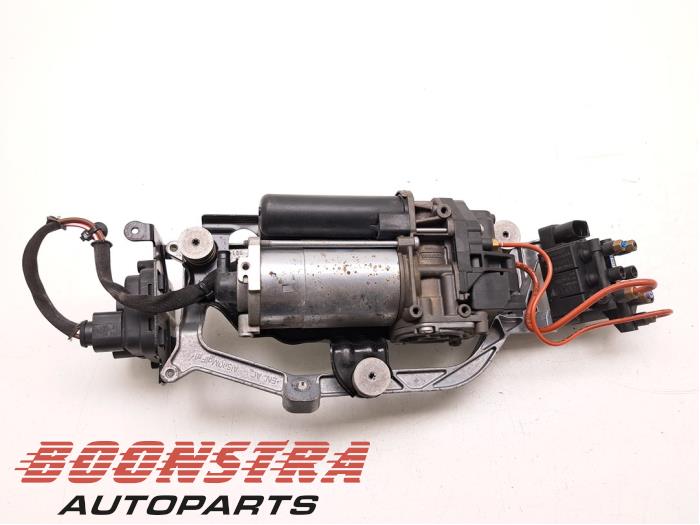 Usados Compresor Porsche Taycan (Y1A) 4S Precio € 695,00 Norma de margen ofrecido por Boonstra Autoparts