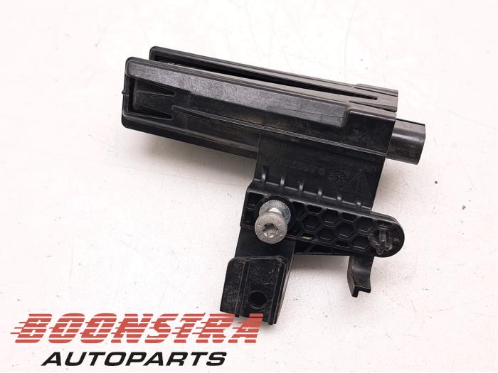 Begagnade Däcktrycksmodul Porsche Taycan (Y1A) 4S Pris € 64,95 Marginaltabell erbjuds av Boonstra Autoparts
