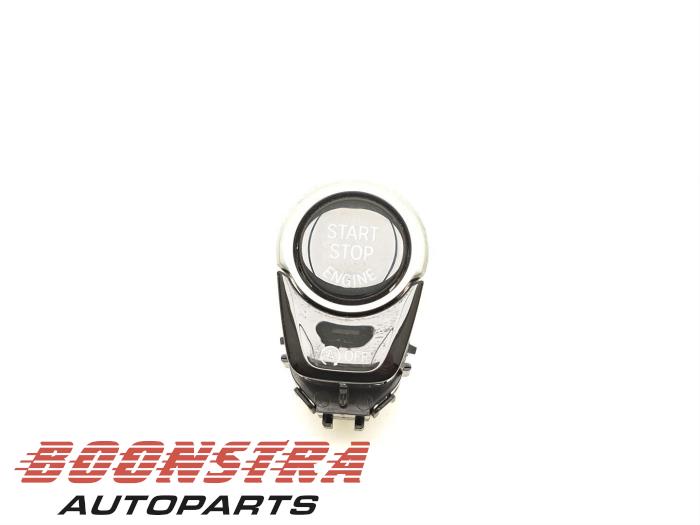 Bouton poussoir de démarrage du moteur