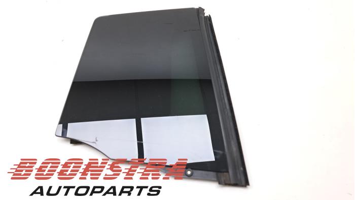 Usados Ventanilla triangular derecha detrás Tesla Model X 100D Precio € 99,95 Norma de margen ofrecido por Boonstra Autoparts