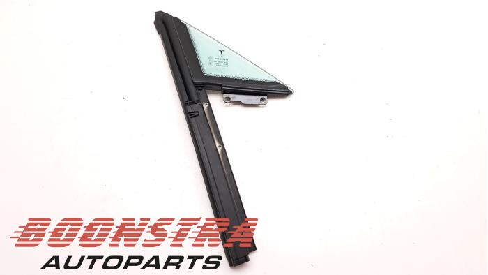 Usados Ventanilla triangular derecha delante Tesla Model S 60 Precio € 49,95 Norma de margen ofrecido por Boonstra Autoparts
