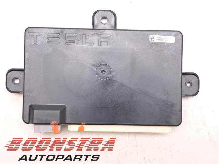 Used Body control computer Tesla Model X 100D Price € 99,95 Margin scheme offered by Boonstra Autoparts
